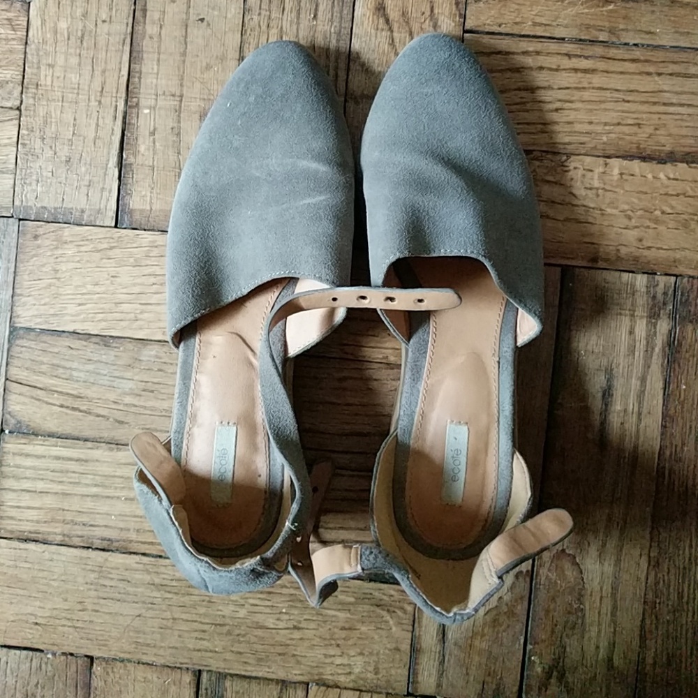 Tan suede 1 inch heel shoes